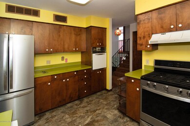 520 5th Ave S Crookston MN-large-005-005
