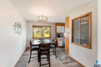 2604 W 39th St, Sioux Falls, SD 57105 - photo 4