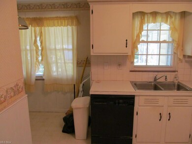 Kitchen with nook. Dishwasher.