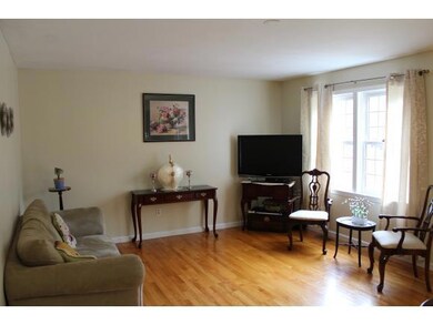 Living Room w/vaulted ceiling