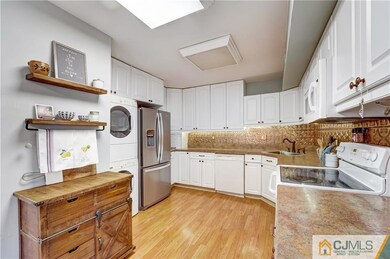 11 Delaware Ct unit 901, Matawan, NJ 07747 - photo 7