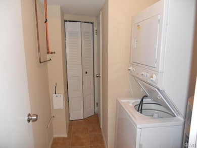 43 Eisenhower Cir, Whitehall, PA 18052 - photo 3