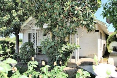890 Grant, 3 Bedroom, 1 Baths, 832 Square Feet, bu