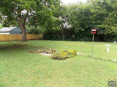 3325 SW Plass Ave, Topeka, KS 66611 - photo 4