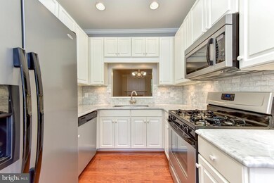 1728 Kingsgate Ct, Alexandria, VA 22302 - photo 6