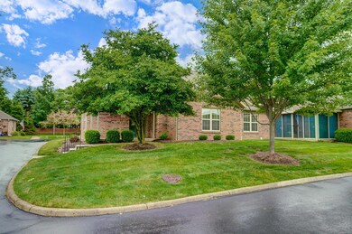 2862 Laurel Wind Blvd unit 2862, Lewis Center, OH 43035 - photo 2