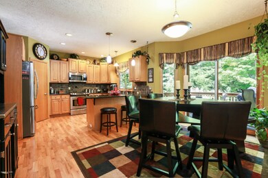 012-Dining_Room-4761054-medium