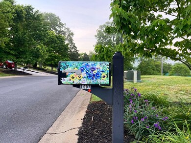 Peaceful welcoming small neighborhood.