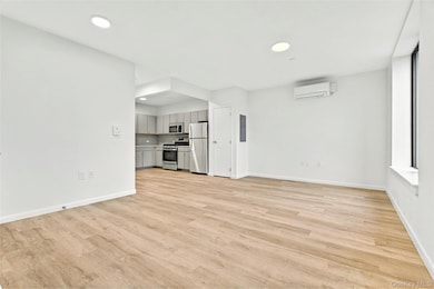 1723 Lacombe Ave unit 1A, Bronx, NY 10473 - photo 5