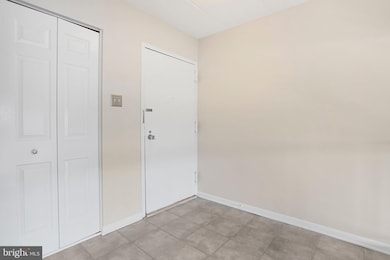 112 Roberts Ln unit 201, Alexandria, VA 22314 - photo 4