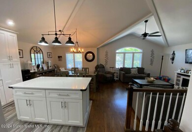 386 Adelaide Ave unit 1, Staten Island, NY 10306 - photo 5