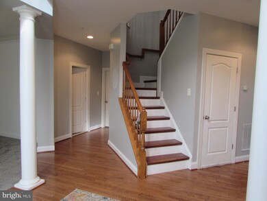 8708 Dorian Ln, Clinton, MD 20735 - photo 4