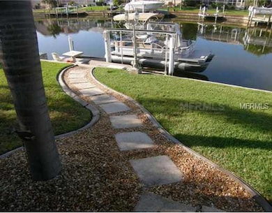 Yard/Garden - Back yard to the waterfront.