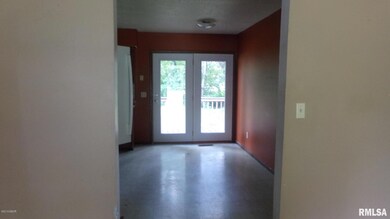 1102 Brook Ln, Harrisburg, IL 62946 - photo 4