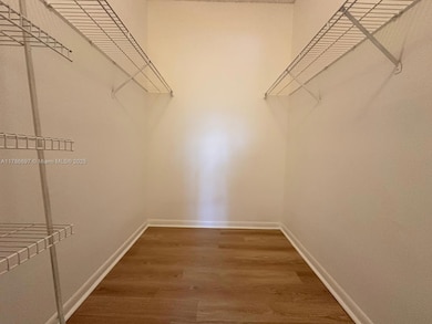 Walking closet