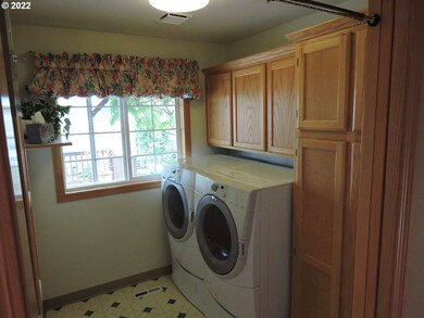 365 SE 7th Way, Canby, OR 97013 - photo 5