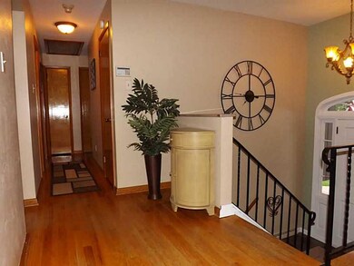 Entry/Foyer.