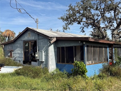 916 Piney Point Rd, Palmetto, FL 34221 - photo 2