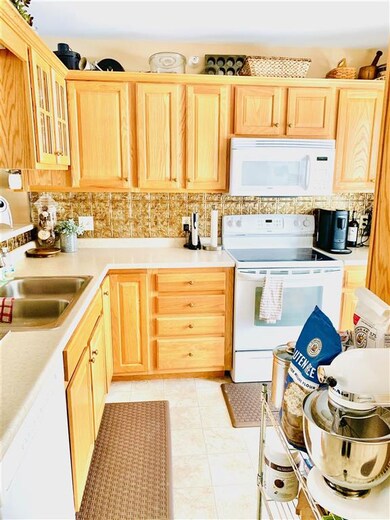 9 Fecteau Cir unit 6, Barre, VT 05641 - photo 4