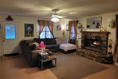 1525 Red Oak Cir, Azle, TX 76020 - photo 7