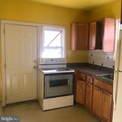 3903 Colborne Rd, Baltimore, MD 21229 - photo 4