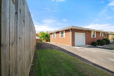 991 Old Corbin Pike Rd, Williamsburg, KY 40769 - photo 5