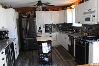 3617 Pacific St, Davenport, IA 52806 - photo 5