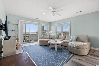 Living room with ceiling fan, hardwood / wood-styl