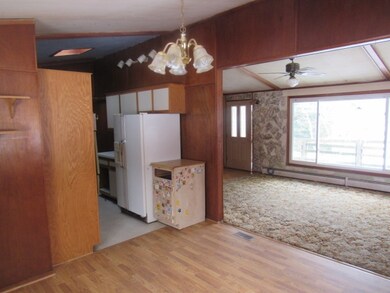 340 2nd St, Freeport, IL 61032 - photo 2