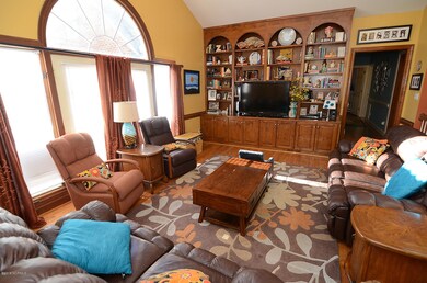 LIVINGROOM