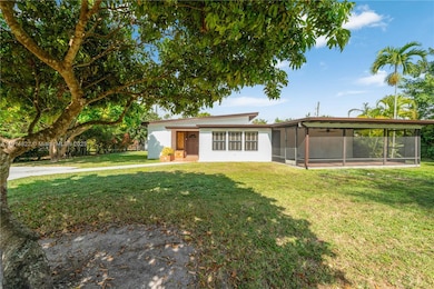 10621 SW 111th St unit n/a, Miami, FL 33176 - photo 4