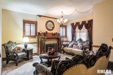 917 W Locust St, Davenport, IA 52804 - photo 3