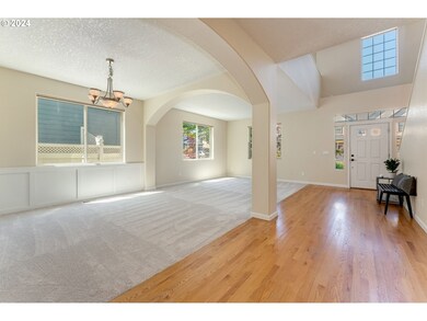 Living Room/Entrance