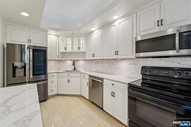 Admiral's Walk unit TH9, Edgewater, NJ 07020 - photo 5
