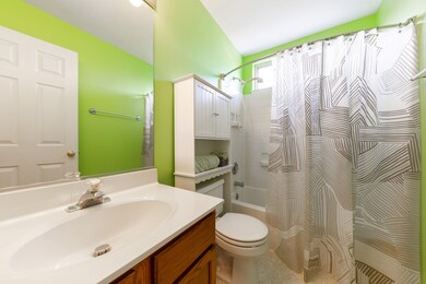 1302 York Dr, Carpentersville, IL 60110 - photo 4