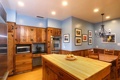 Eat In Kitchen