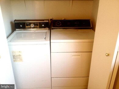 8686 Brae Brooke Dr, Greenbelt, MD 20770 - photo 5