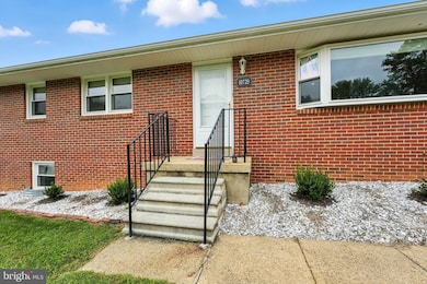 10725 E Crestview Ln, Laurel, MD 20723 - photo 2