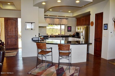 Open kitchen and breakfast bar