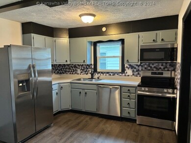 417 18th St, Dunbar, WV 25064 - photo 2