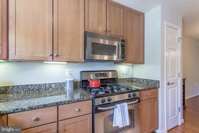 4071 S Four Mile Run Dr unit 202, Arlington, VA 22204 - photo 3