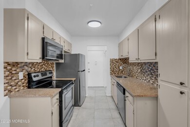 55 Amberly Dr unit G, Manalapan, NJ 07726 - photo 5