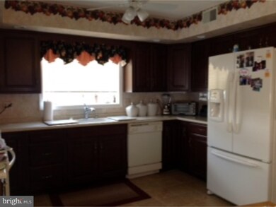 692 Inverness Dr, West Chester, PA 19380 - photo 4