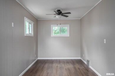 2207 W 51st St, Davenport, IA 52806 - photo 7