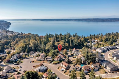 House is tucked away in a quiet cul de sac and close proximity to the Puget Sound-Redondo area!