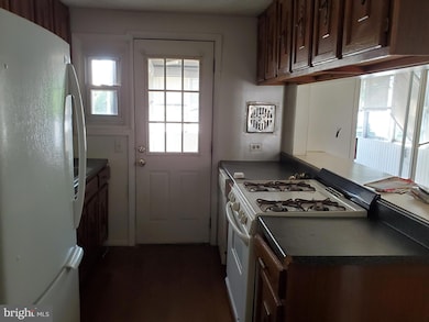 1032 Foxchase Ln, Essex, MD 21221 - photo 4