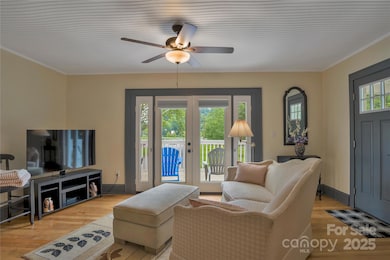 123 W Marshall St, Waynesville, NC 28786 - photo 2