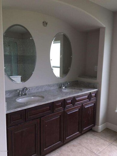 PP7328 THE GREENBRIAR MASTER BATH VANITI