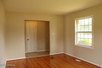 521 Winchester Rd, Jacksonville, NC 28546 - photo 5