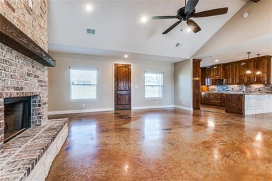 320 Kendall Cir, Weatherford, TX 76088 - photo 3